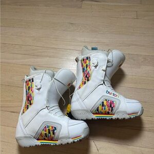 Emerald Burton white US size 6 Retro Rainbow snowboard boots